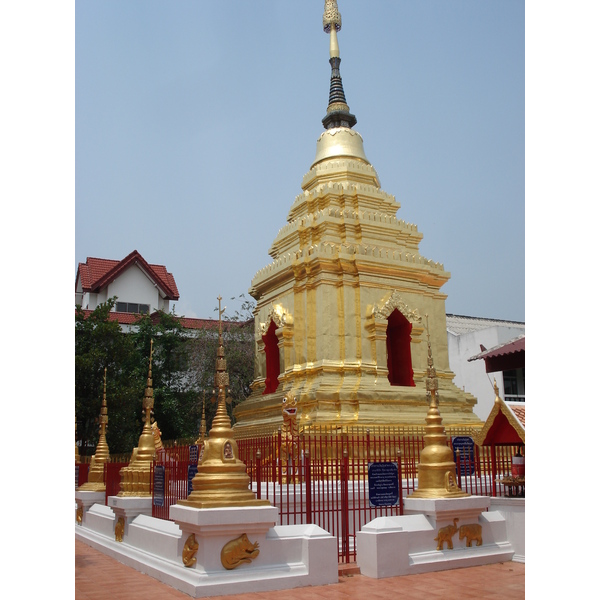 Picture Thailand Chiang Mai Inside Canal Wat Mun Ngeun Khong temple 2006-04 1 - Center Wat Mun Ngeun Khong temple