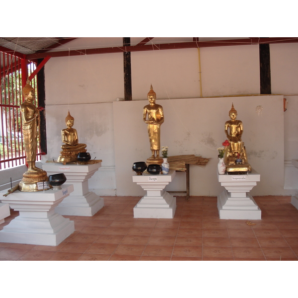 Picture Thailand Chiang Mai Inside Canal Wat Mun Ngeun Khong temple 2006-04 3 - Around Wat Mun Ngeun Khong temple