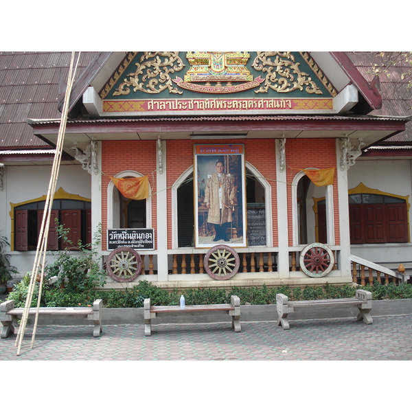 Picture Thailand Chiang Mai Inside Canal Wat Mun Ngeun Khong temple 2006-04 8 - Recreation Wat Mun Ngeun Khong temple