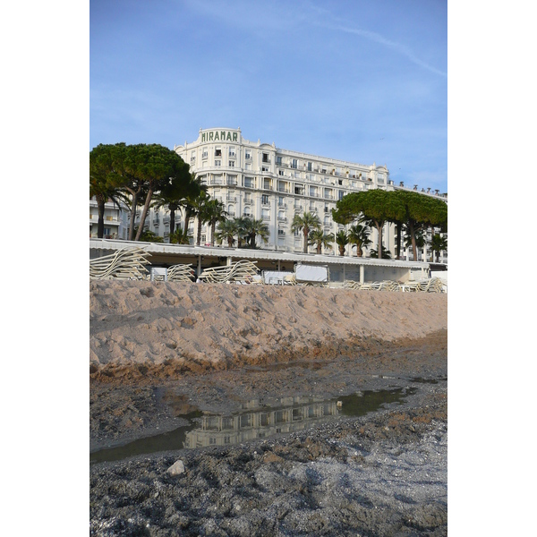 Picture France Cannes Beach 2008-04 43 - History Beach