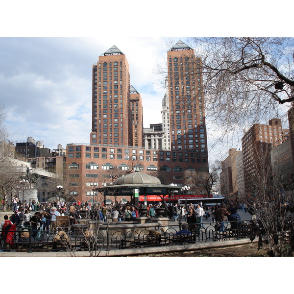 Picture United States New York Union Square 2006-03 1 - Center Union Square