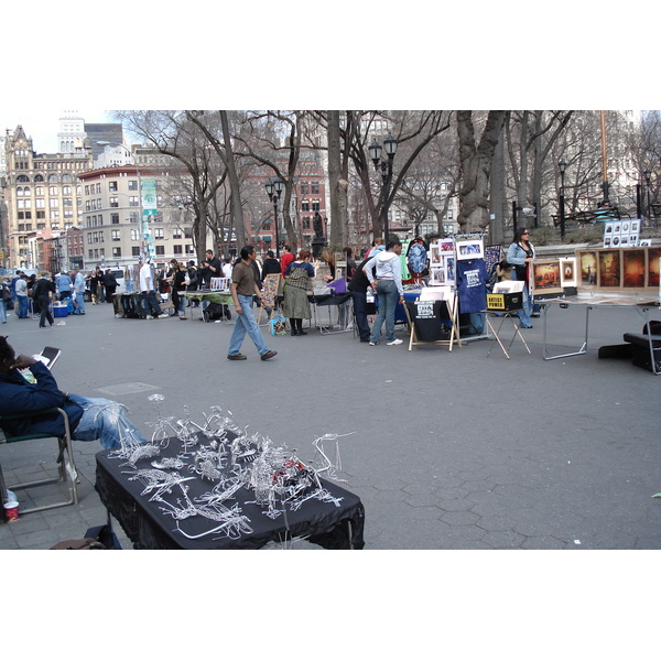 Picture United States New York Union Square 2006-03 5 - Around Union Square