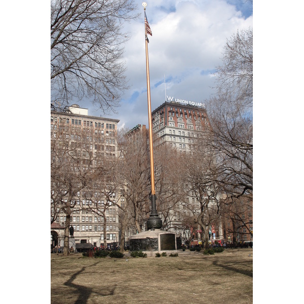 Picture United States New York Union Square 2006-03 11 - Around Union Square