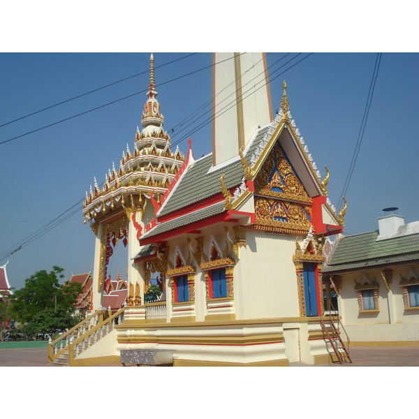 Picture Thailand Phitsanulok Wat Kuhasawan 2008-01 29 - Recreation Wat Kuhasawan