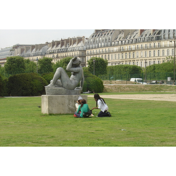 Picture France Paris Louvre Carrousel Garden 2007-05 11 - Recreation Louvre Carrousel Garden