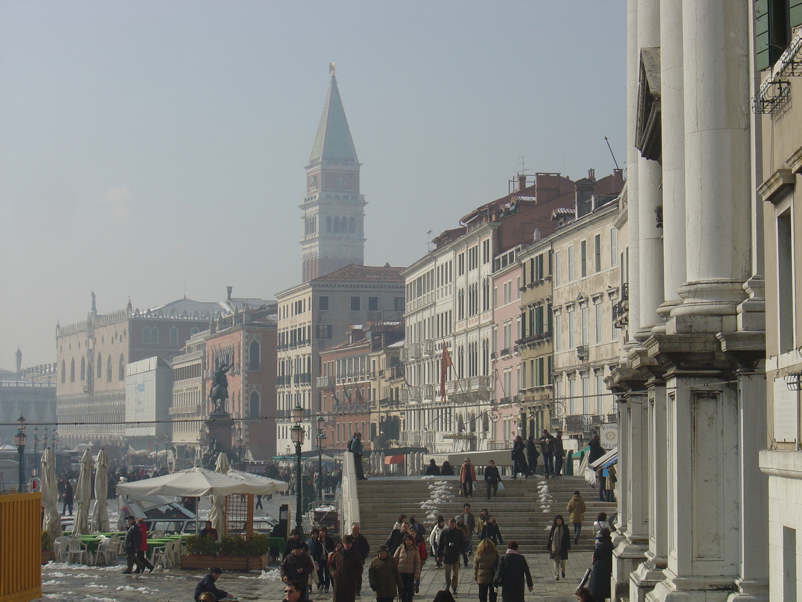 Picture Italy Venice 2005-03 130 - Tourist Attraction Venice