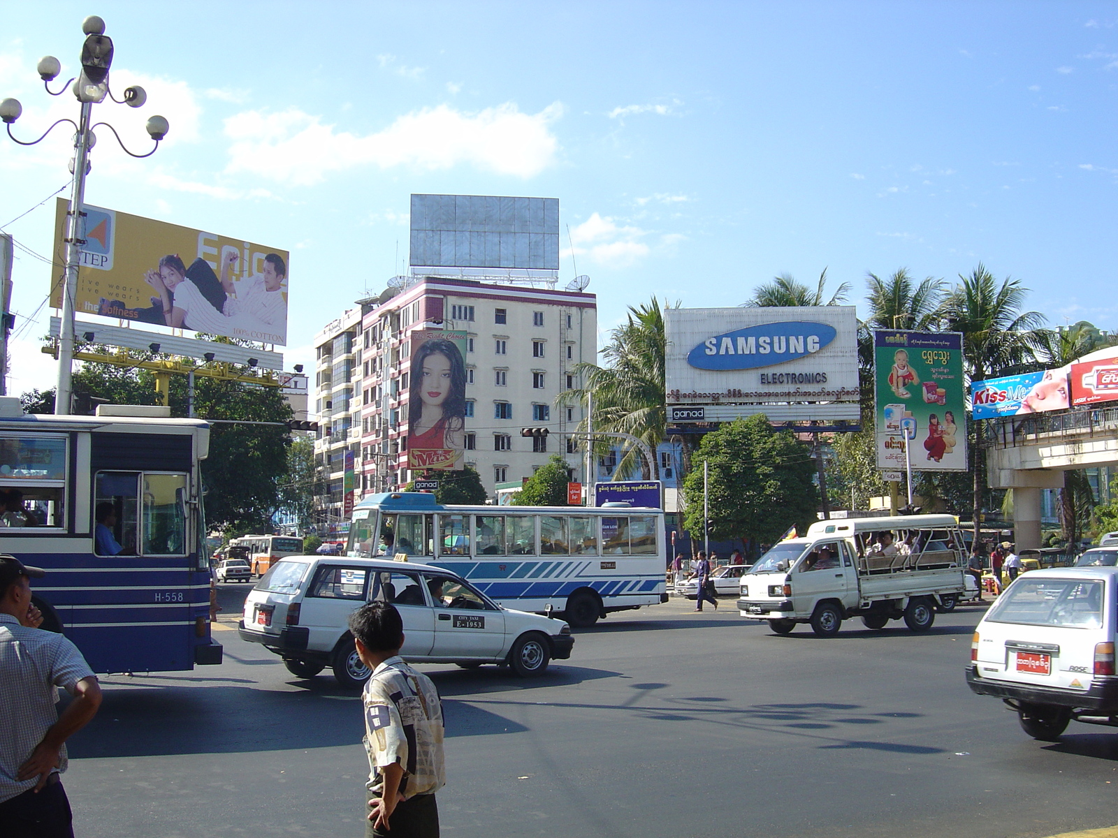 Picture Myanmar Yangon 2005-01 171 - Photo Yangon