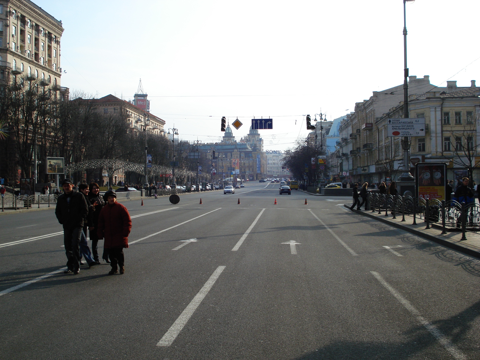 Picture Ukraine Kiev Kreschatyk Street 2007-03 25 - Randonee Kreschatyk Street