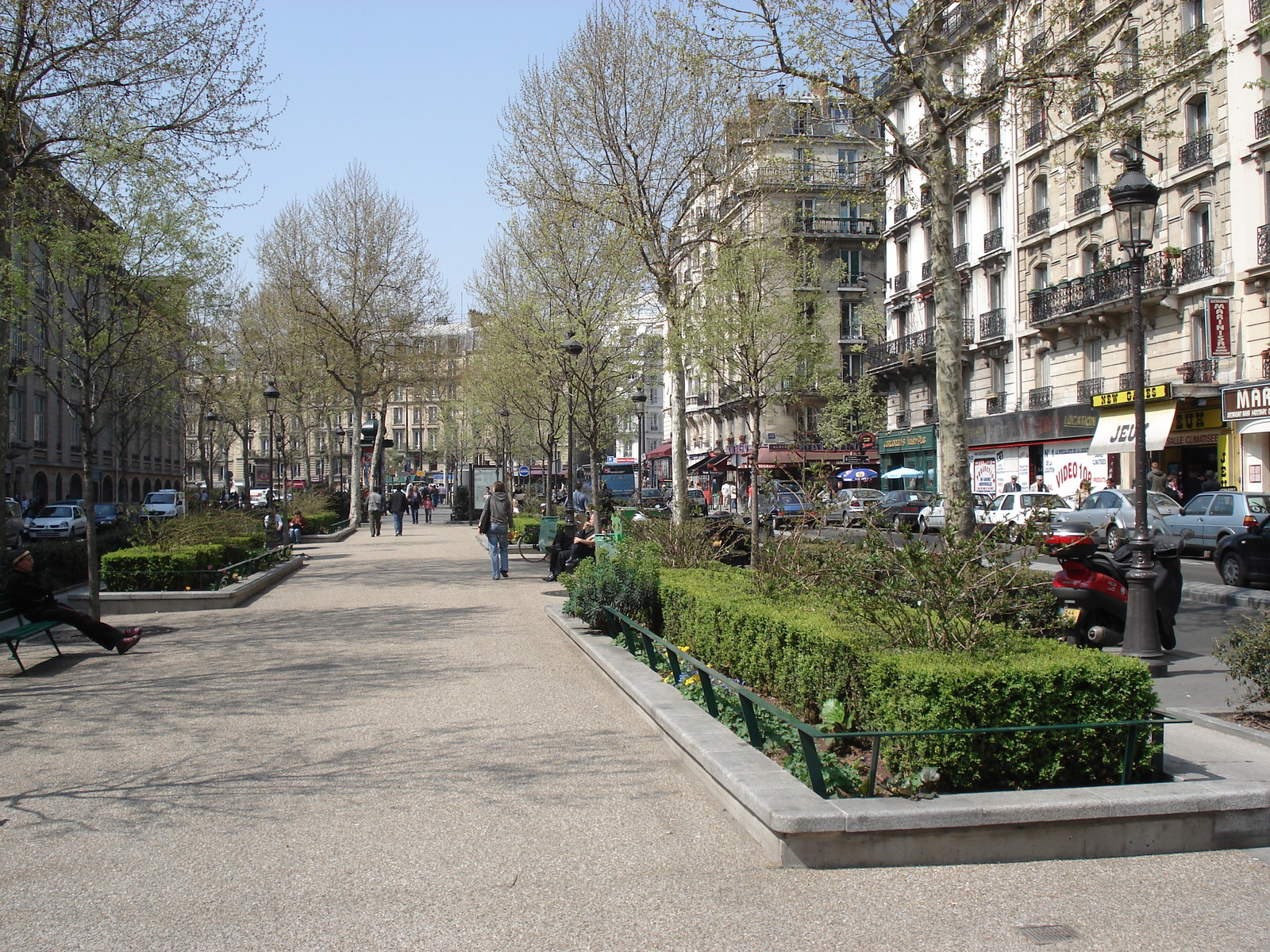 Picture France Paris 9th Arrondissement 2006-04 31 - Shopping Mall 9th Arrondissement