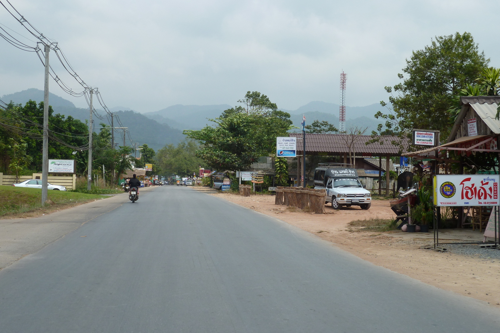 Picture Thailand Ko Chang Island road 2011-02 36 - Trail Island road