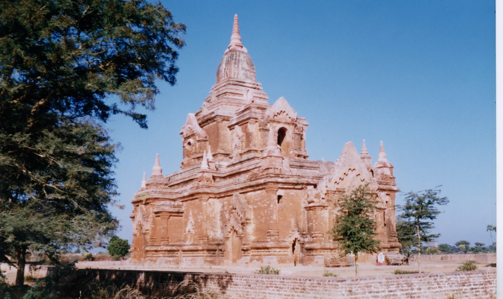 Picture Myanmar Pagan 1998-01 19 - Photographers Pagan