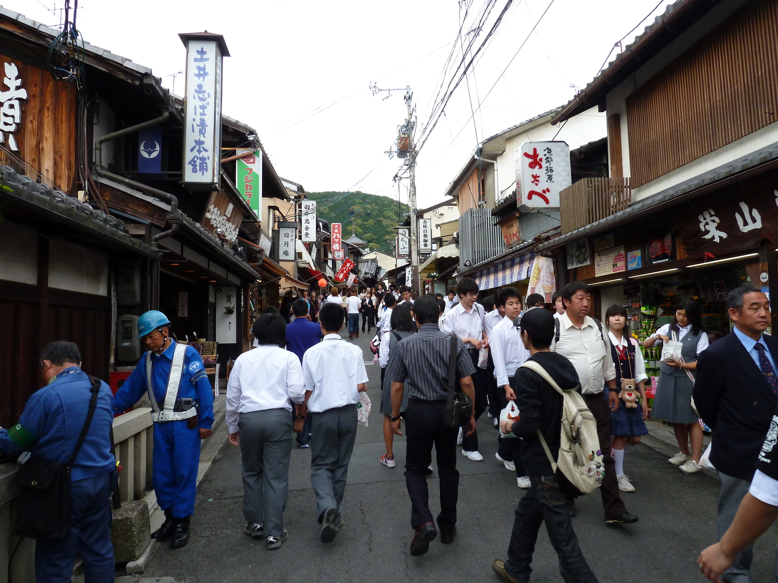 Picture Japan Kyoto Kiyomisuzaka 2010-06 8 - Tourist Kiyomisuzaka