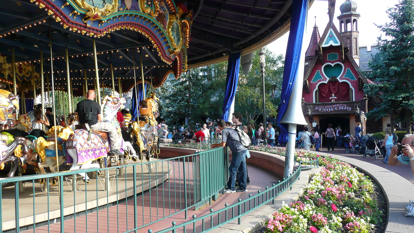 Picture France Disneyland Paris 2007-07 76 - Photographers Disneyland Paris