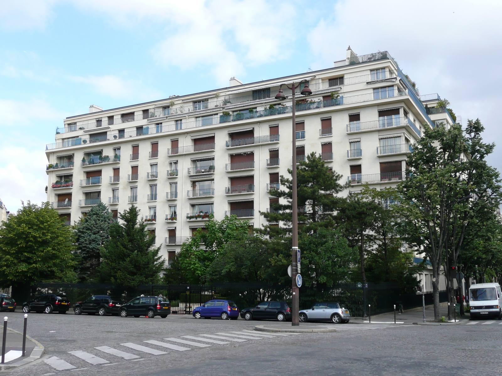 Picture France Paris Avenue Foch 2007-06 93 - Photographers Avenue Foch