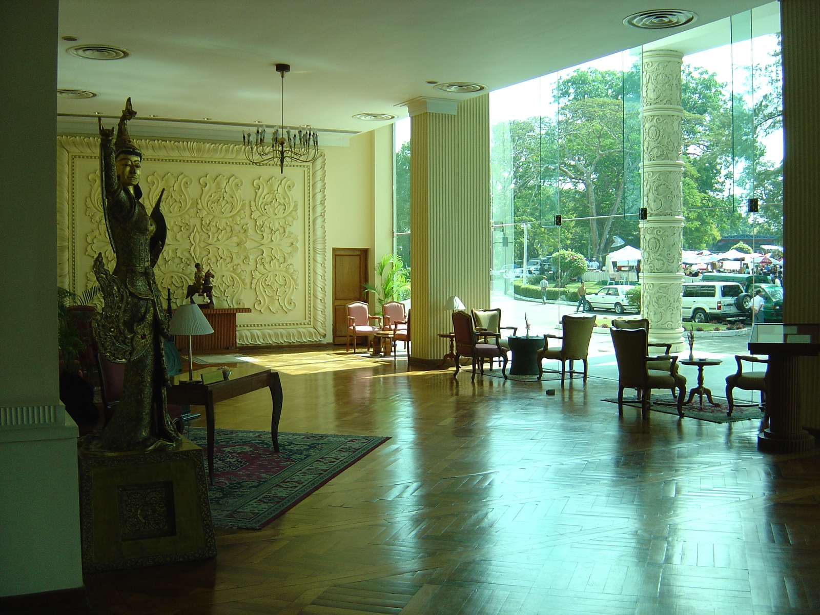 Picture Myanmar Yangon Dusit Inya Lake Hotel 2005-01 19 - Randonee Dusit Inya Lake Hotel