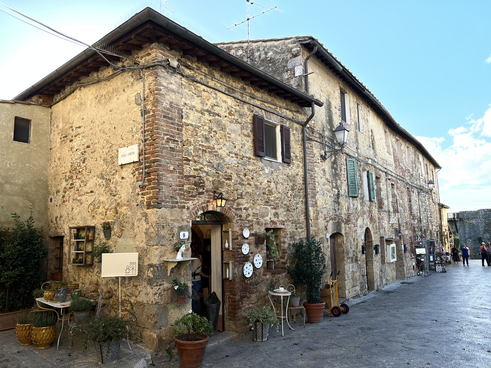 Picture Italy Monteriggioni 2021-09 8 - Shopping Mall Monteriggioni