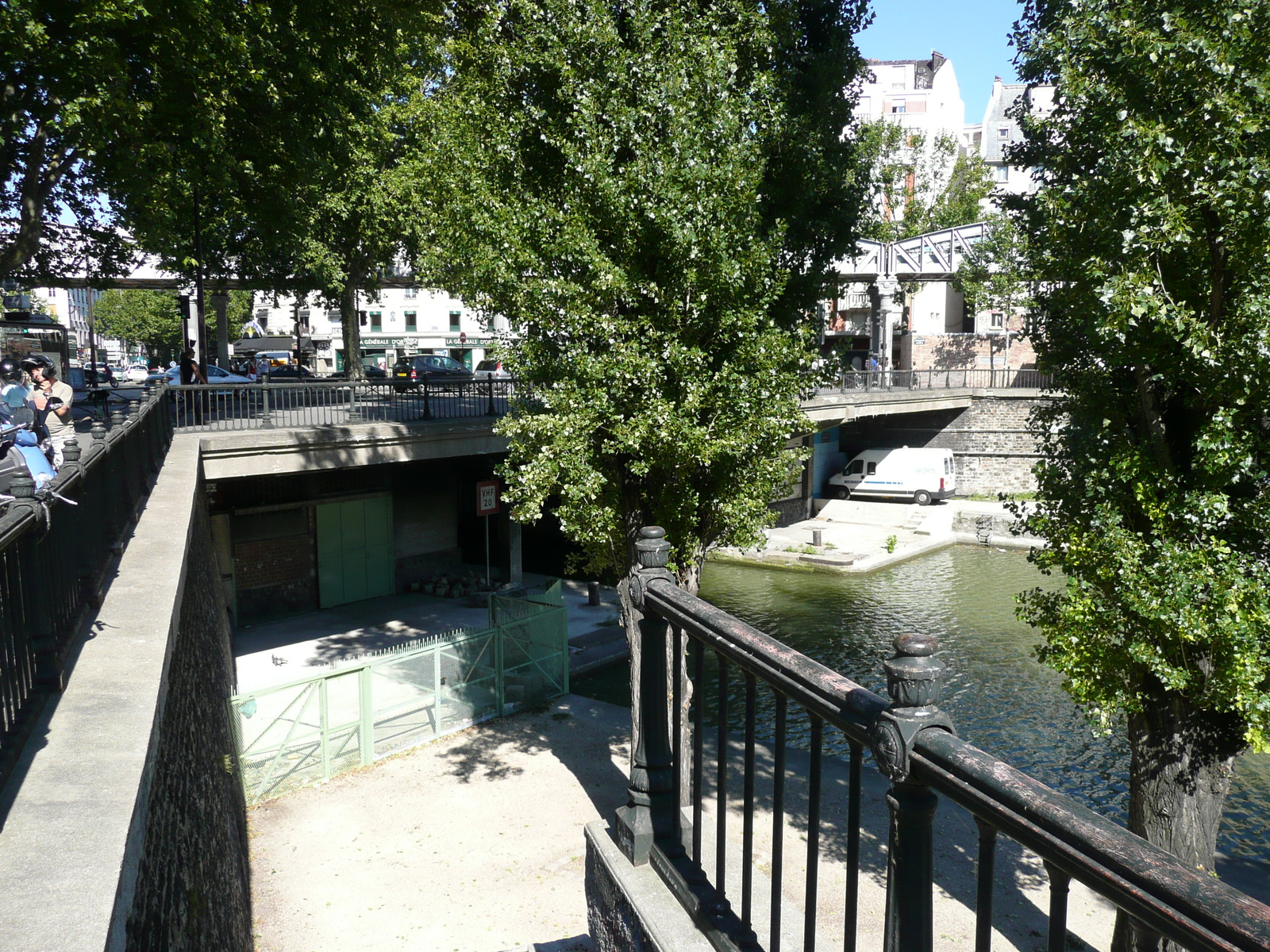 Picture France Paris Canal St Martin 2007-08 113 - Perspective Canal St Martin