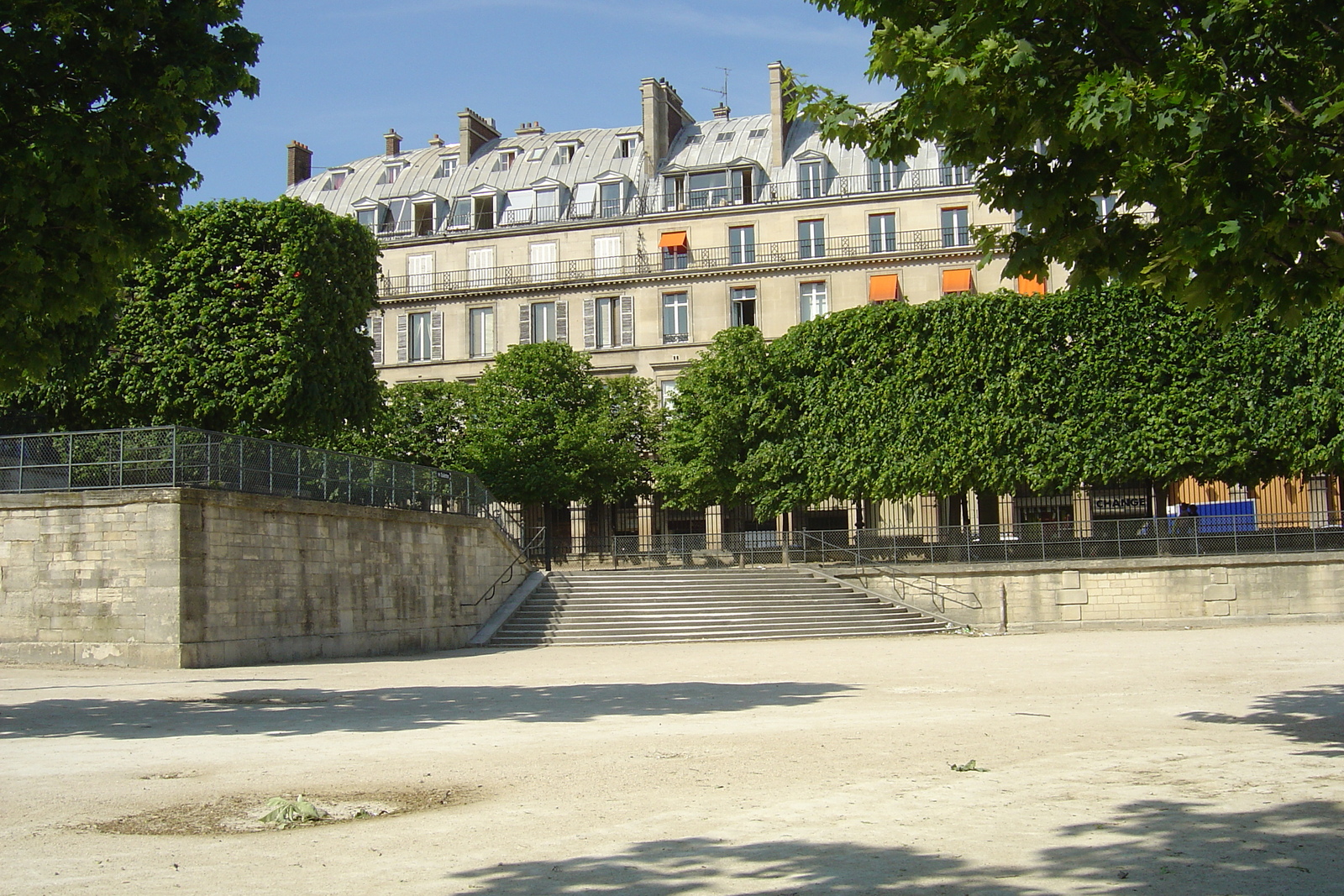 Picture France Paris Garden of Tuileries 2007-05 15 - Journey Garden of Tuileries