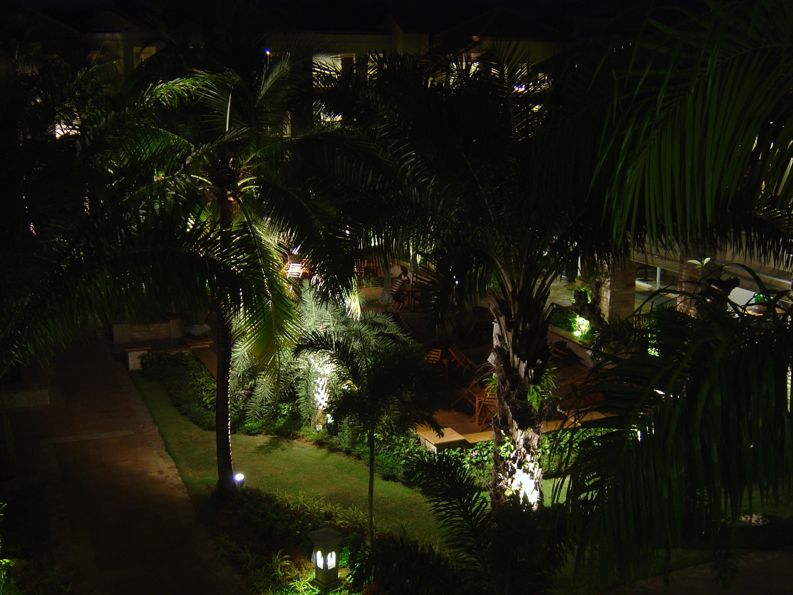 Picture Thailand Khao Lak Meridien Khao Lak Hotel By Night 2005-12 21 - Visit By Night