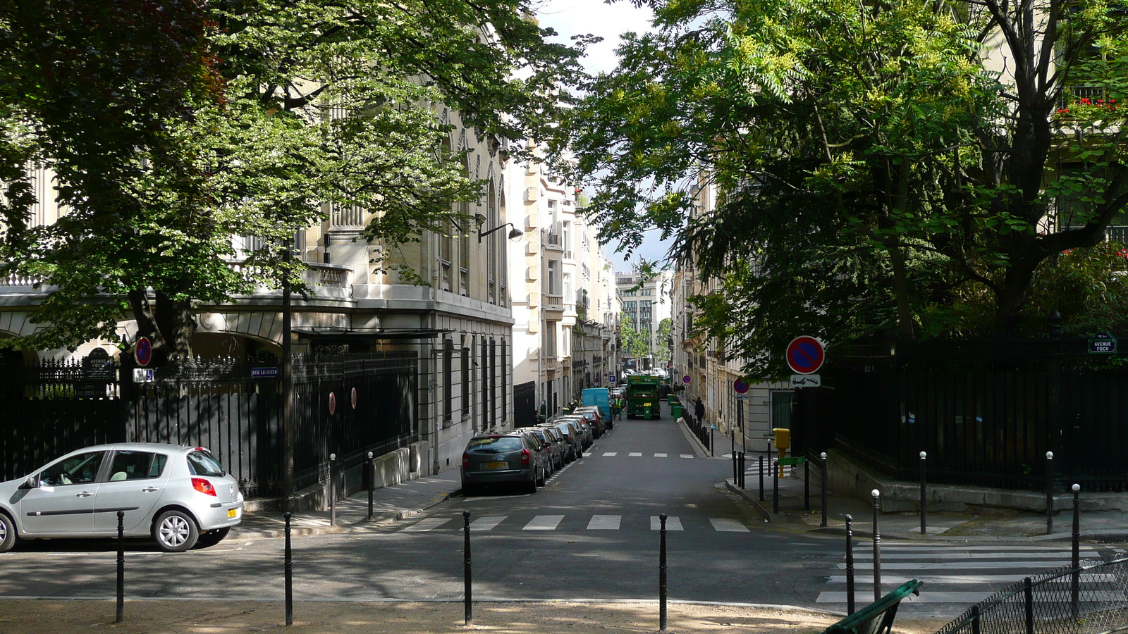 Picture France Paris Avenue Foch 2007-06 112 - Store Avenue Foch