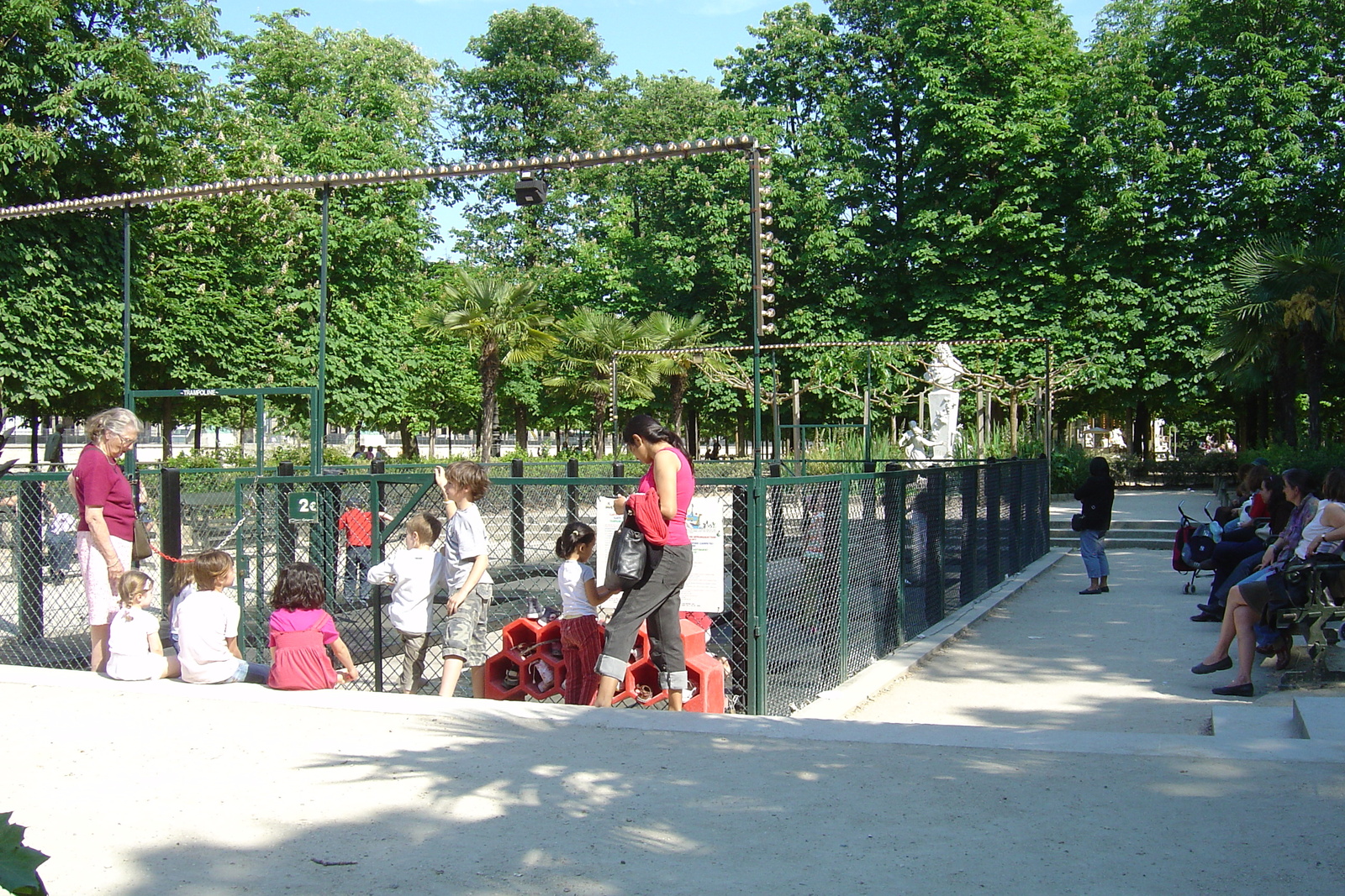 Picture France Paris Garden of Tuileries 2007-05 18 - Flights Garden of Tuileries