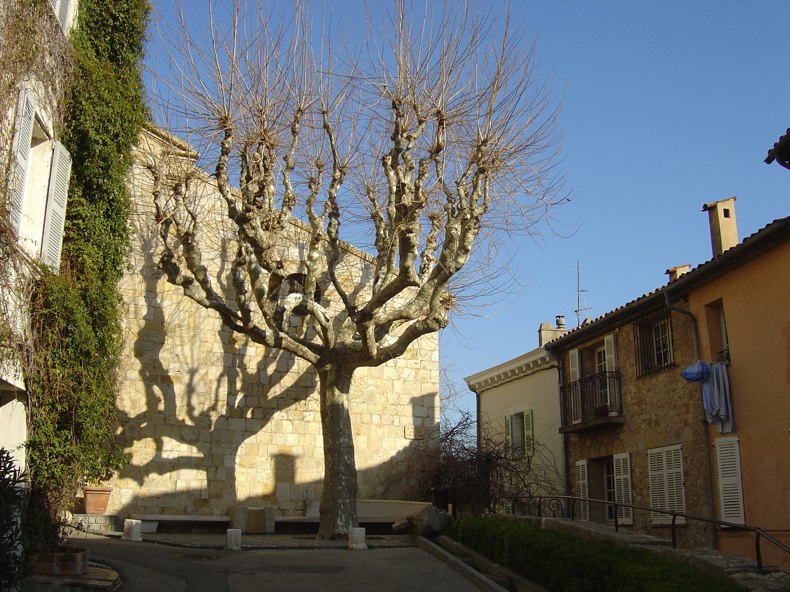 Picture France Mougins 2006-02 24 - Road Mougins