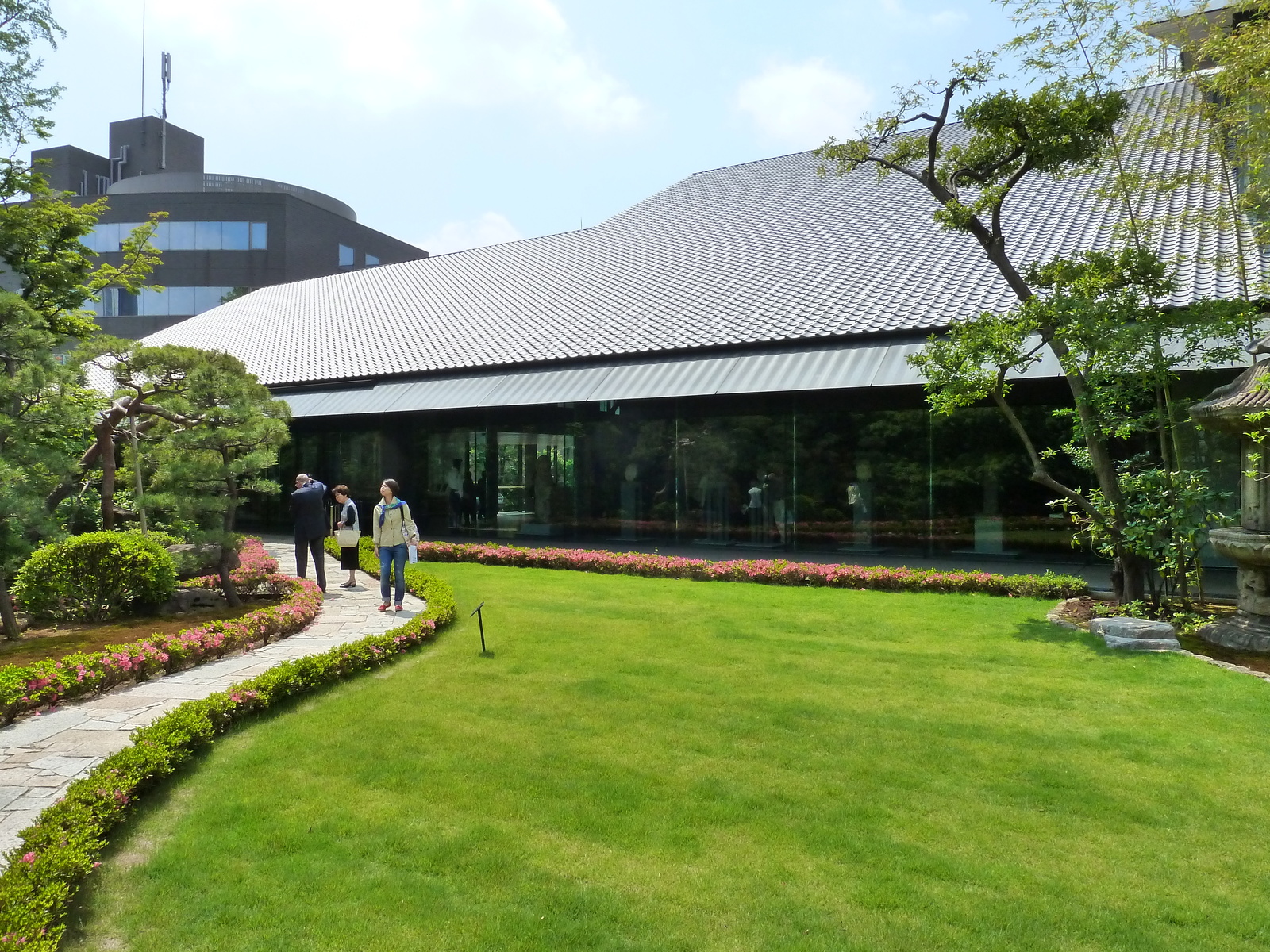 Picture Japan Tokyo Nezu Museum 2010-06 34 - Flight Nezu Museum