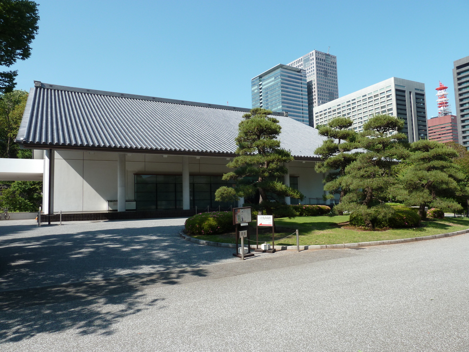 Picture Japan Tokyo Imperial Palace 2010-06 95 - Shopping Mall Imperial Palace