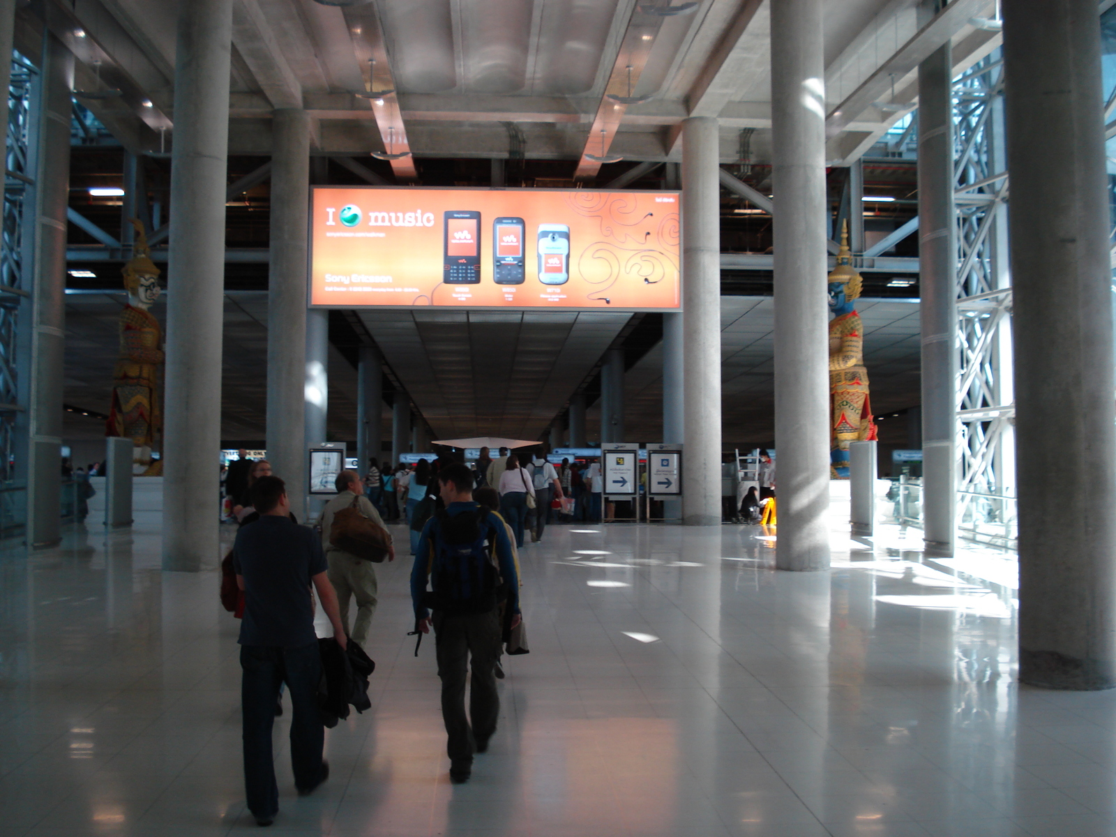 Picture Thailand Bangkok Suvarnabhumi Airport 2007-02 58 - Photographers Suvarnabhumi Airport