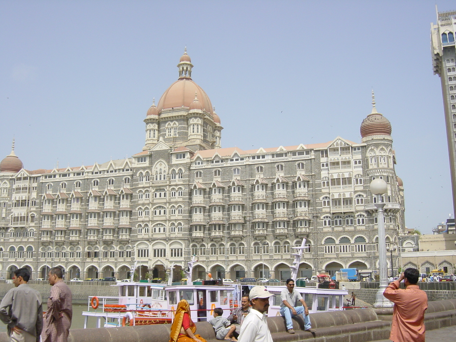 Picture India Mumbai Taj Mahal hotel 2003-05 9 - Car Taj Mahal hotel