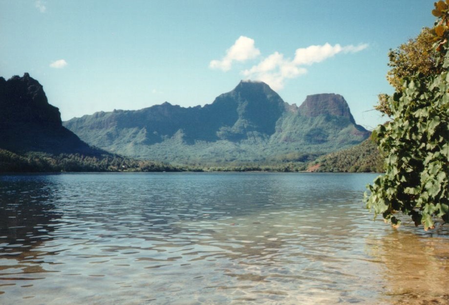 Picture Polynesia Moorea 1993-04 53 - Car Moorea