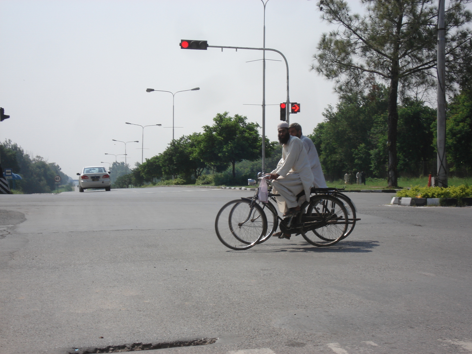 Picture Pakistan Islamabad 2006-08 18 - Road Islamabad