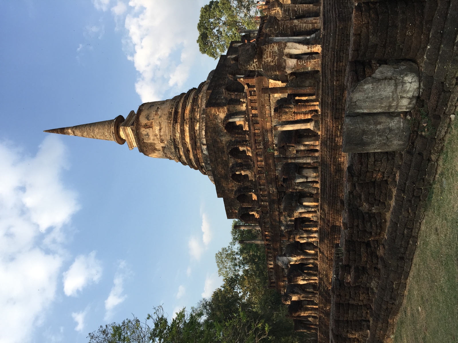 Picture Thailand Si satchanalai historical park 2014-12 64 - Car Si satchanalai historical park