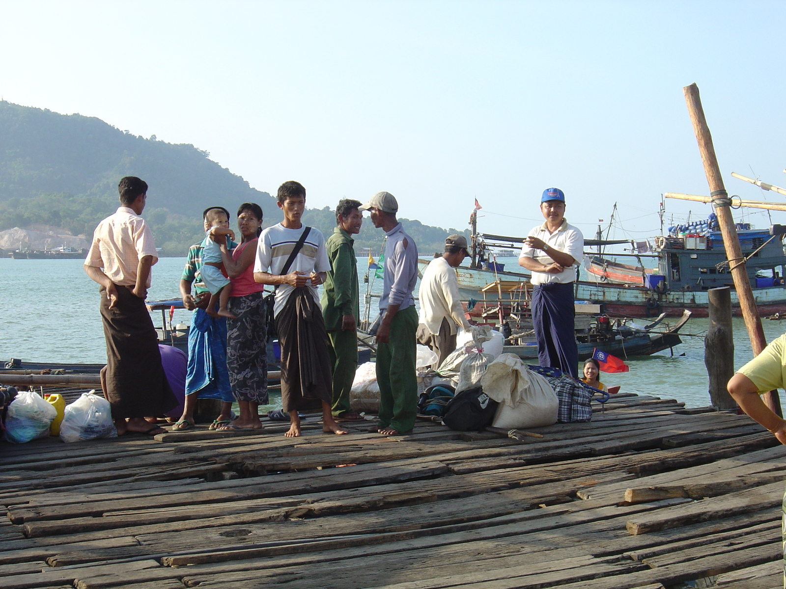 Picture Myanmar Myeik (Mergui) 2005-01 29 - Photographers Myeik (Mergui)