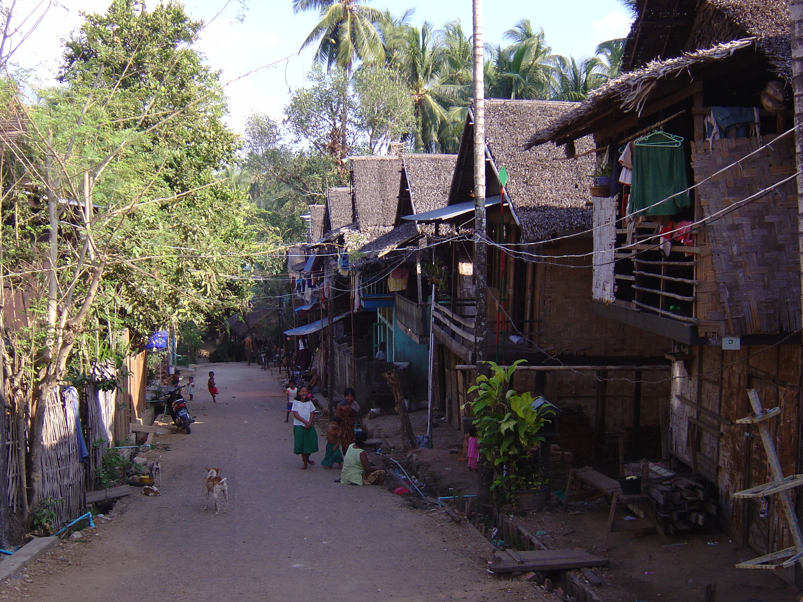 Picture Myanmar Myeik (Mergui) 2005-01 196 - Sight Myeik (Mergui)