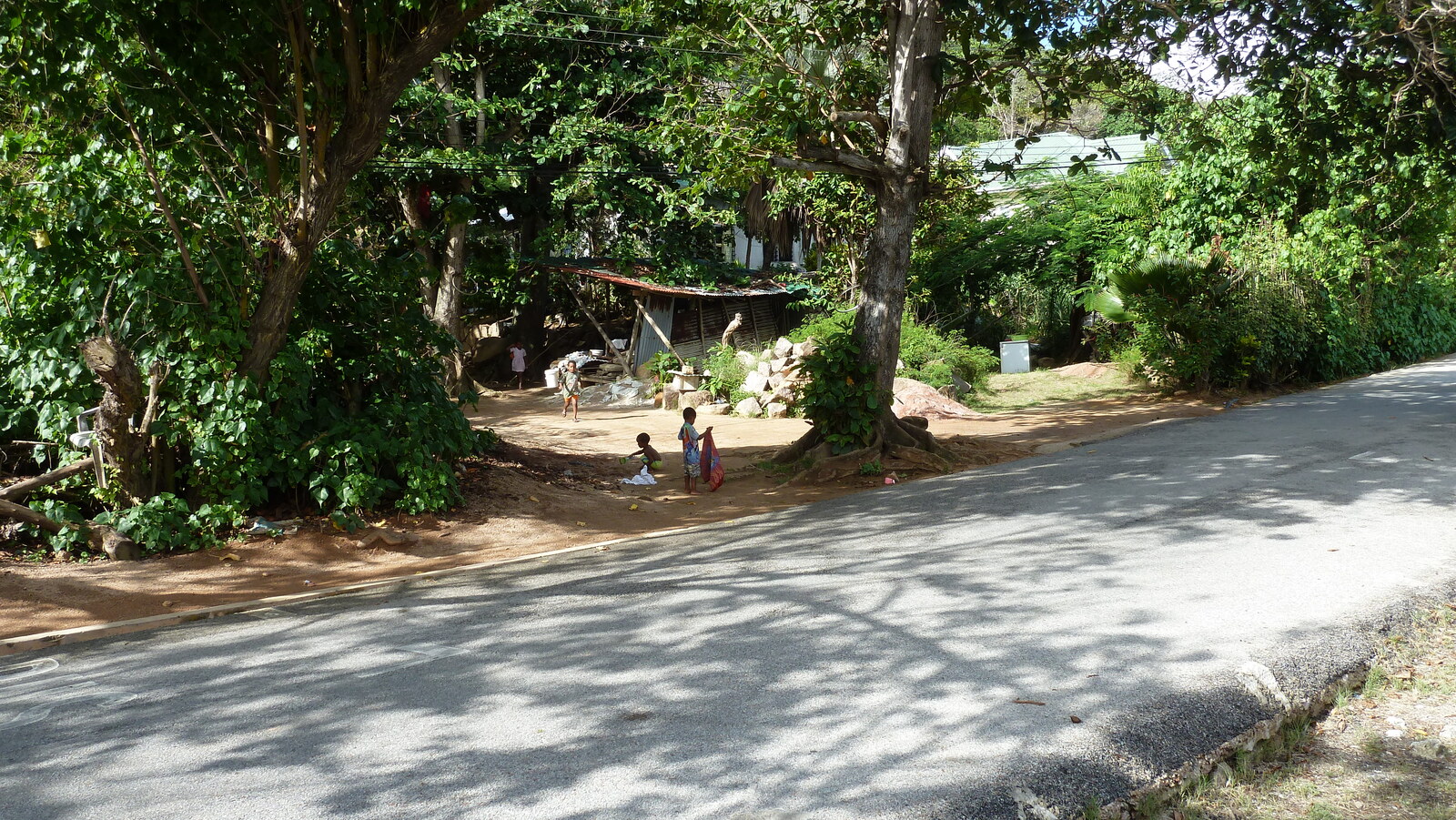 Picture Seychelles Praslin 2011-10 26 - Road Praslin