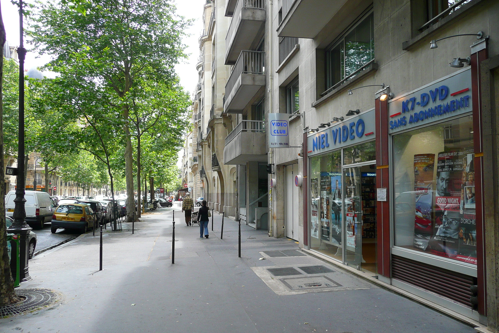 Picture France Paris Avenue Niel 2007-06 14 - Photographer Avenue Niel