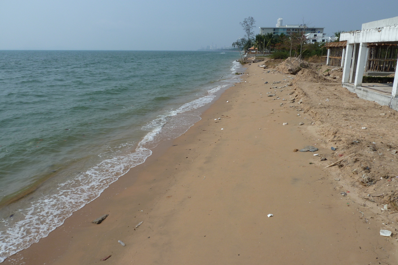 Picture Thailand Jomtien La Royale Beach condo 2011-02 17 - Road La Royale Beach condo