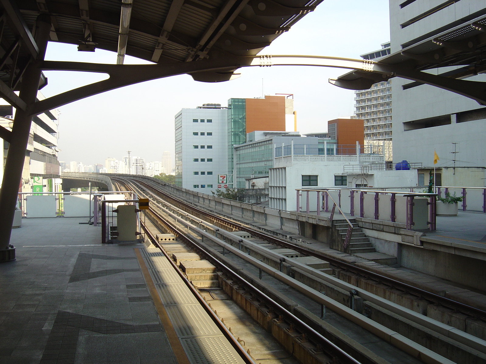 Picture Thailand Bangkok Sky Train 2004-12 129 - Photographers Sky Train