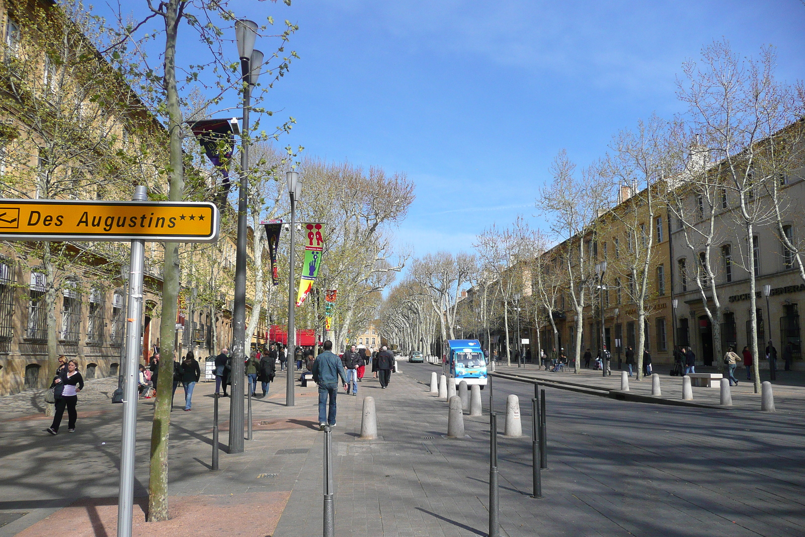 Picture France Aix en Provence 2008-04 108 - Flight Aix en Provence