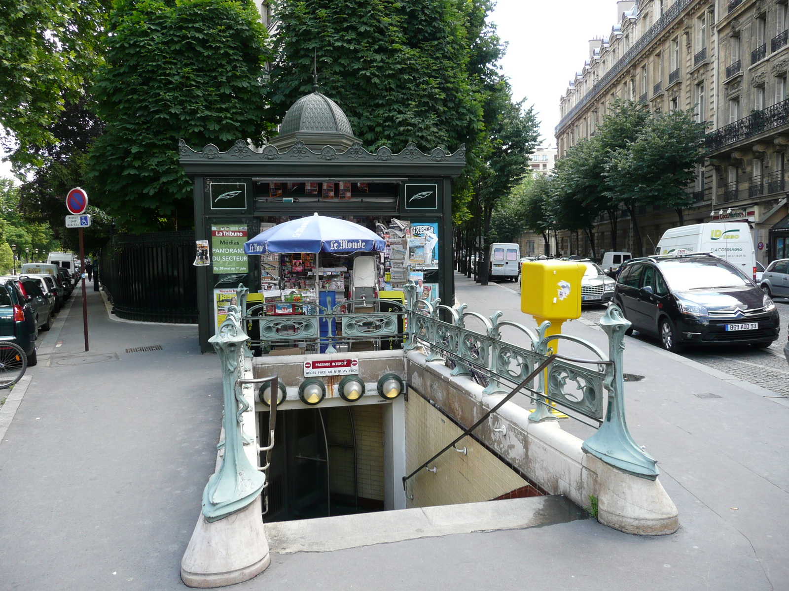 Picture France Paris Avenue Foch 2007-06 144 - Store Avenue Foch