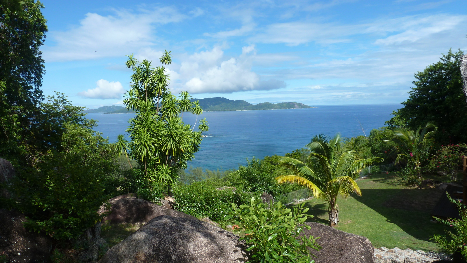 Picture Seychelles Praslin 2011-10 58 - Shopping Mall Praslin