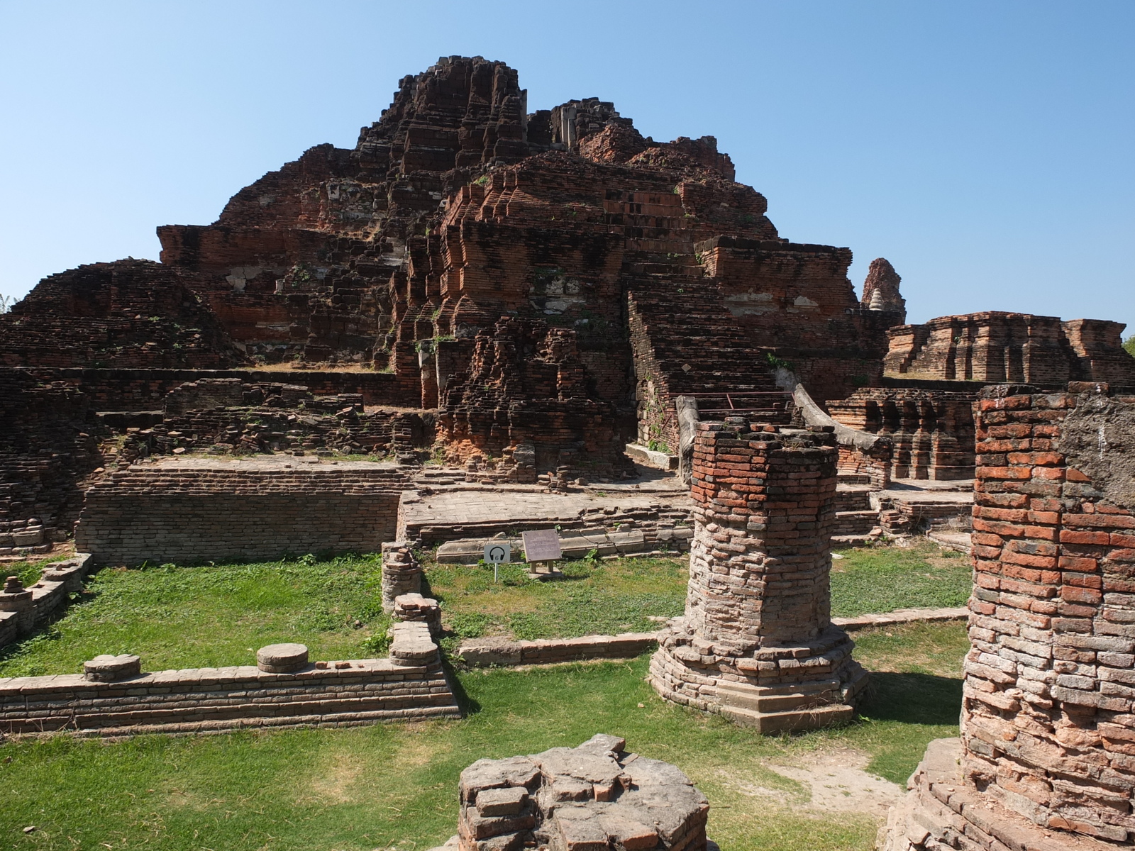 Picture Thailand Ayutthaya 2011-12 26 - Perspective Ayutthaya