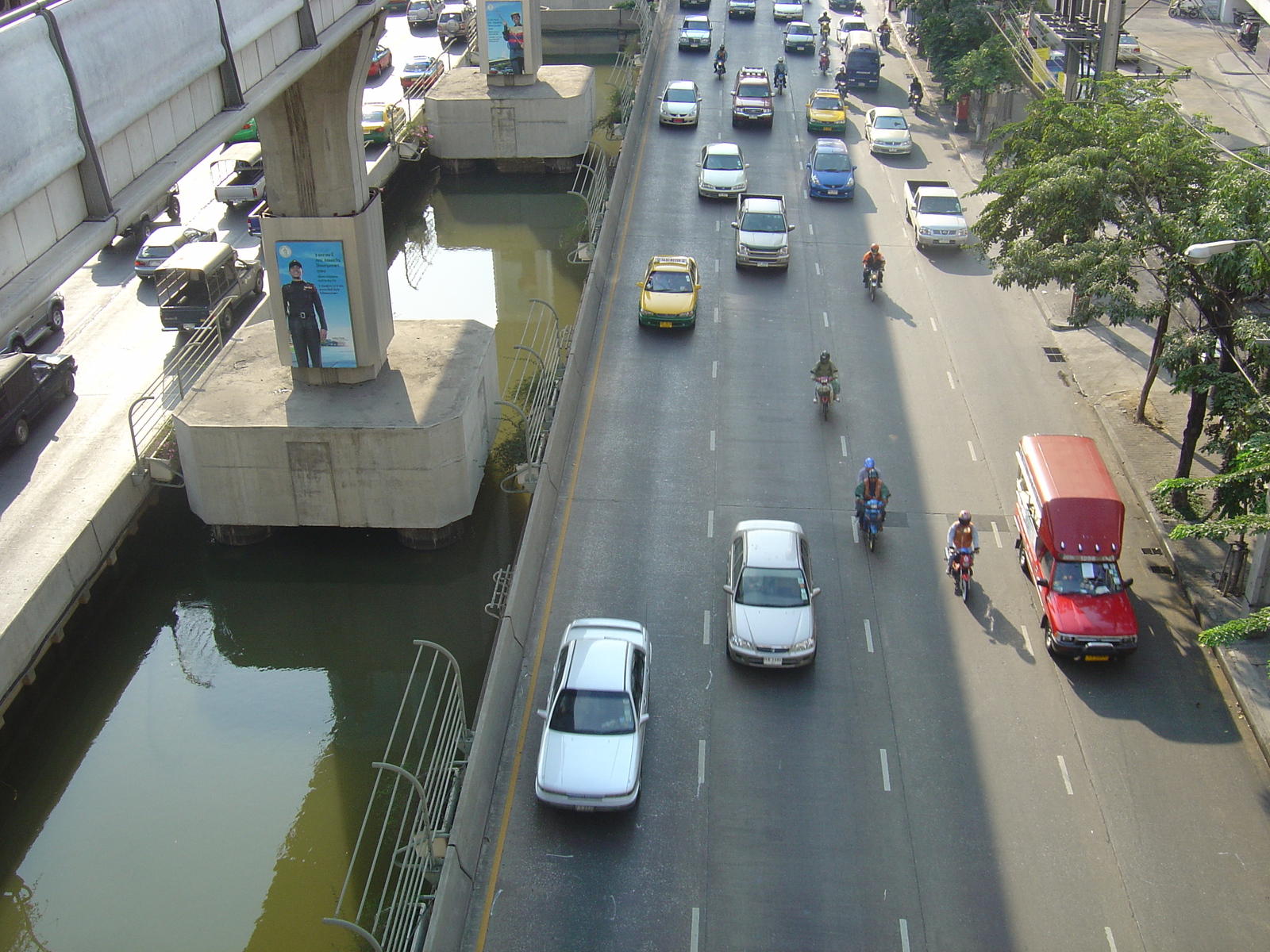 Picture Thailand Bangkok Sky Train 2004-12 69 - Perspective Sky Train