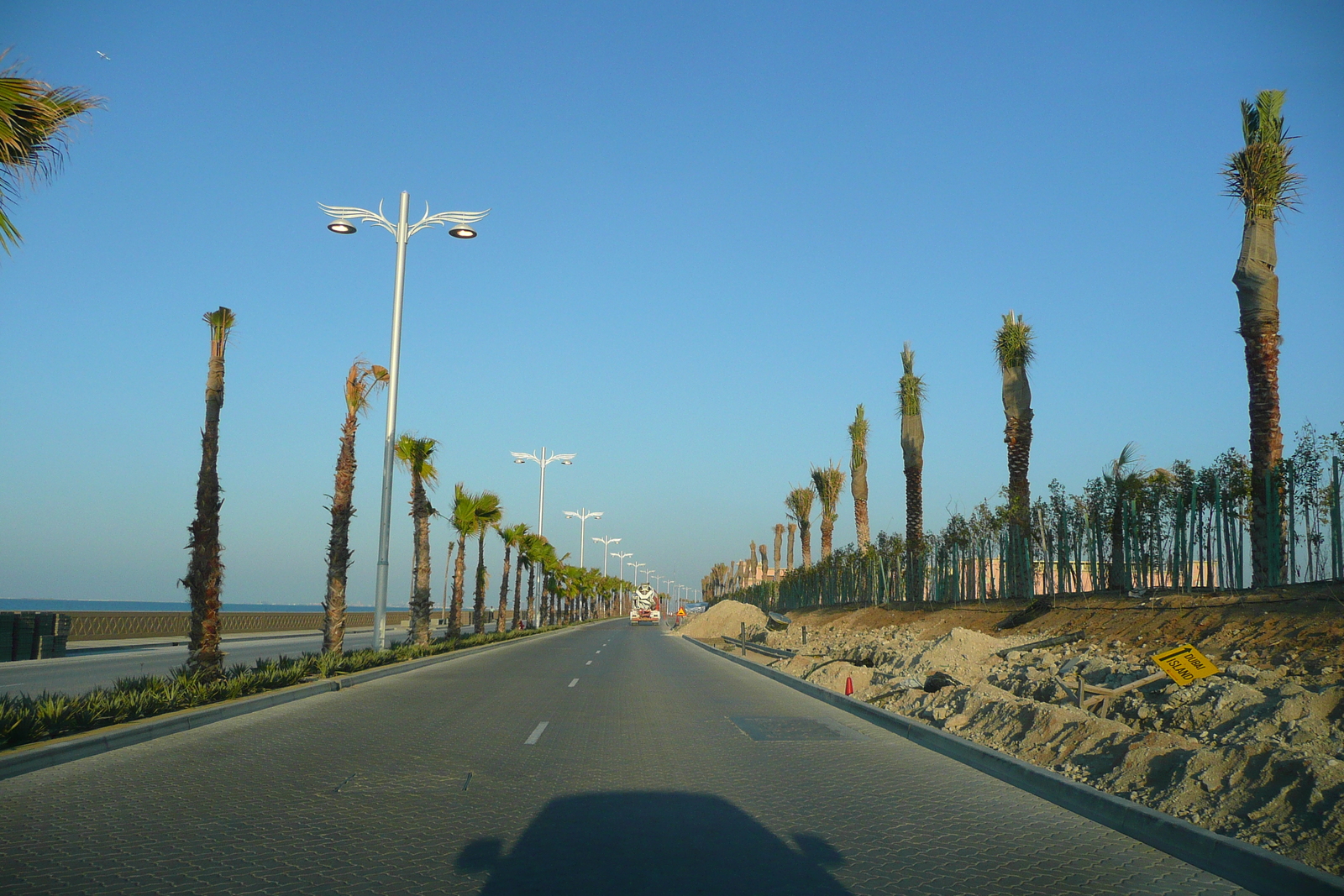 Picture United Arab Emirates Dubai Palm Jumeirah 2009-01 24 - Photographers Palm Jumeirah