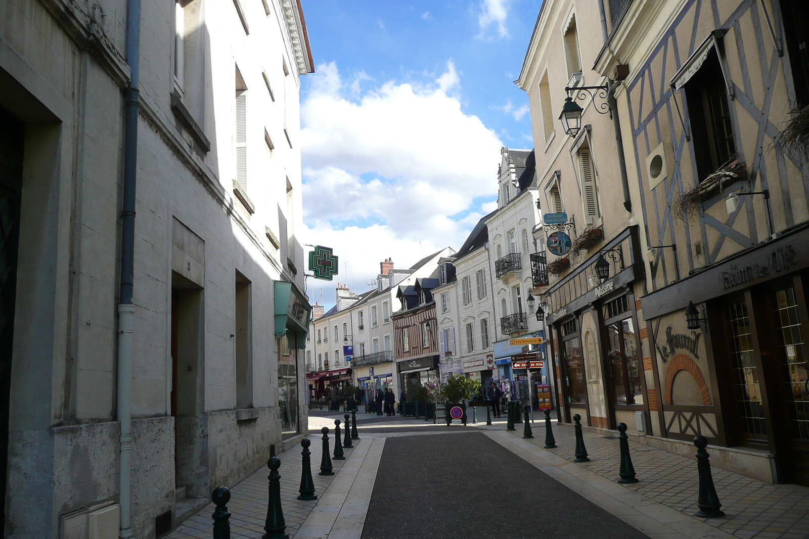 Picture France Amboise 2008-04 38 - Road Amboise