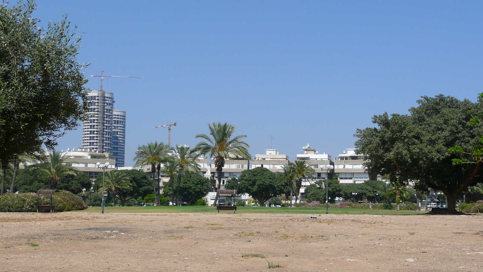 Picture Israel Tel Aviv Kikar Hamedina 2007-06 27 - Car Kikar Hamedina