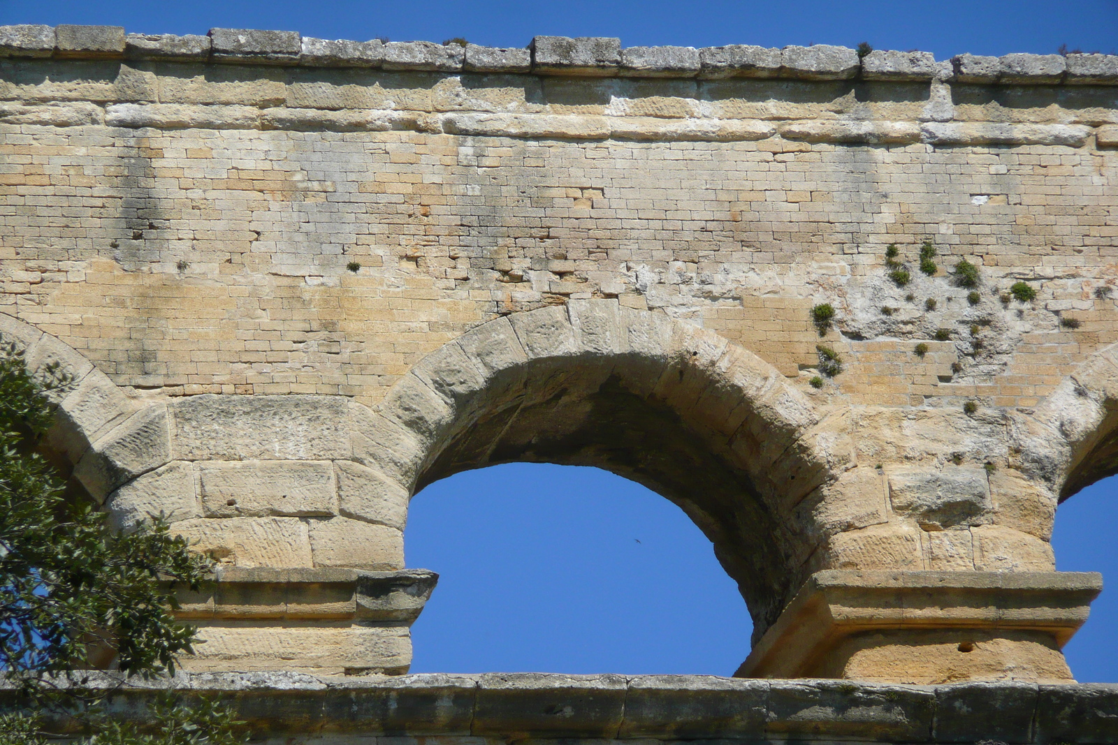 Picture France Pont du Gard 2008-04 6 - Perspective Pont du Gard