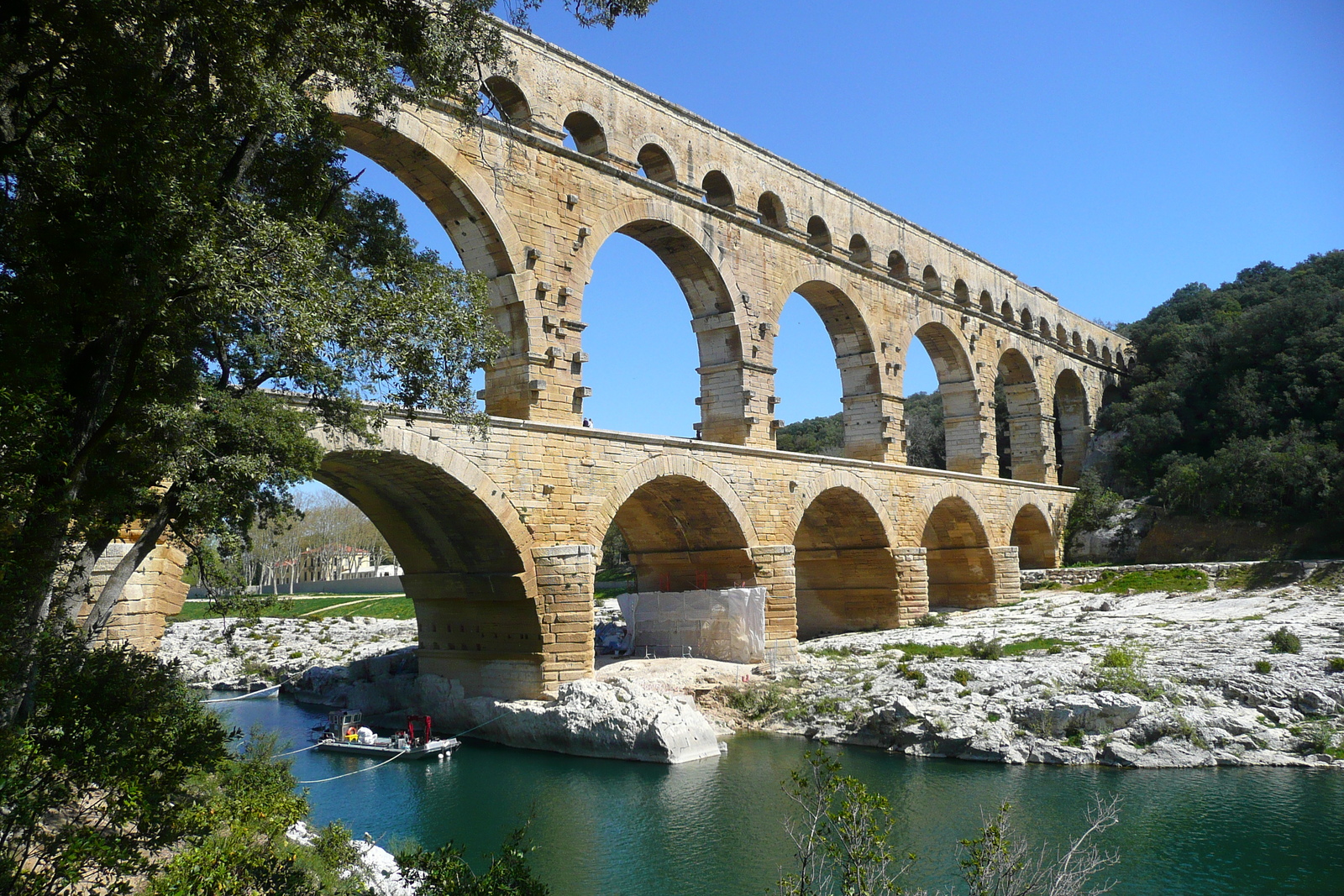 Picture France Pont du Gard 2008-04 18 - Sight Pont du Gard