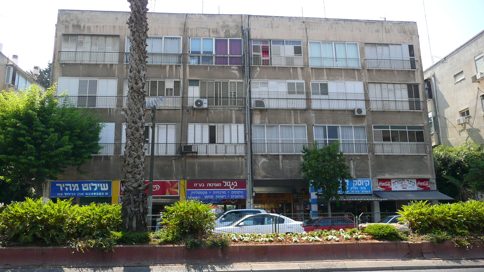 Picture Israel Tel Aviv Ibn Gvirol Street 2007-06 64 - Photographers Ibn Gvirol Street